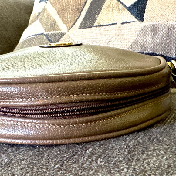 DO NOT BUY Gucci Leather Disc Bag - Picture 9 of 14